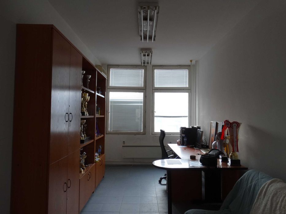 Продава се Офис в Велико Търново, Промишлена зона - Запад - 300 кв.м за 600 €/кв.м - Снимка #8