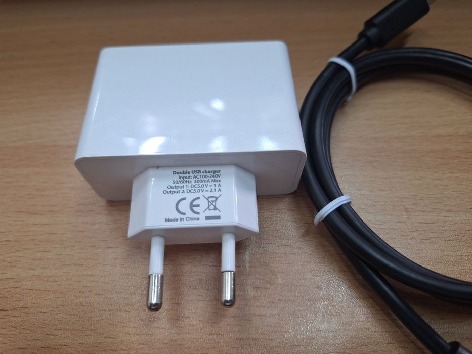 Комбинирано зарядно 1-2.1А,18W