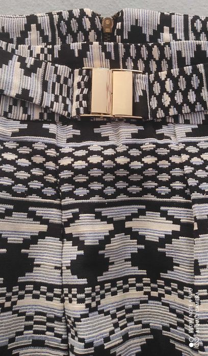 Дамска пола с висока талия