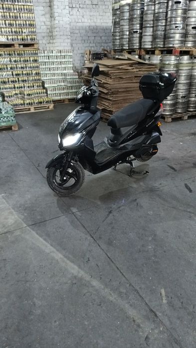 Продам скутер 150 кубиков