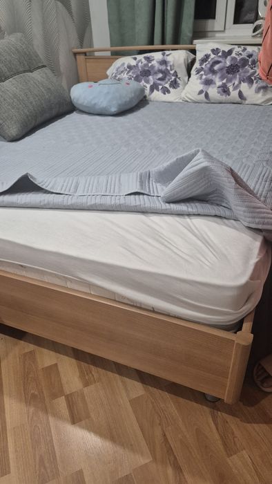 Продам 2-х  спальную кроватьть