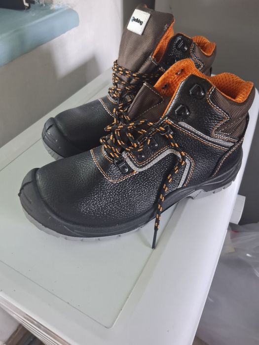 Строительная обувь