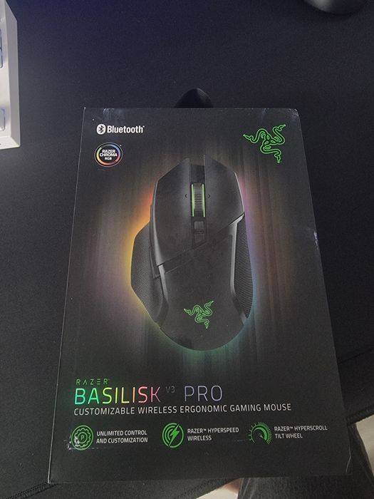 Razer Basilisk v3 pro + Cougar XXL Mousepad