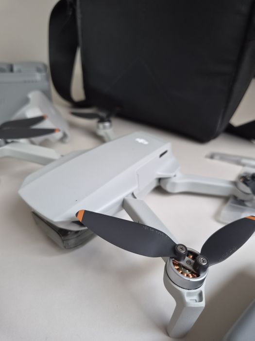 DJI Mini 2 SE Fly More Combo 3 baterries