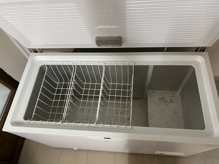 Vand ladă frigorifica mare,140/65/70 cm Whirlpool WHM 3911