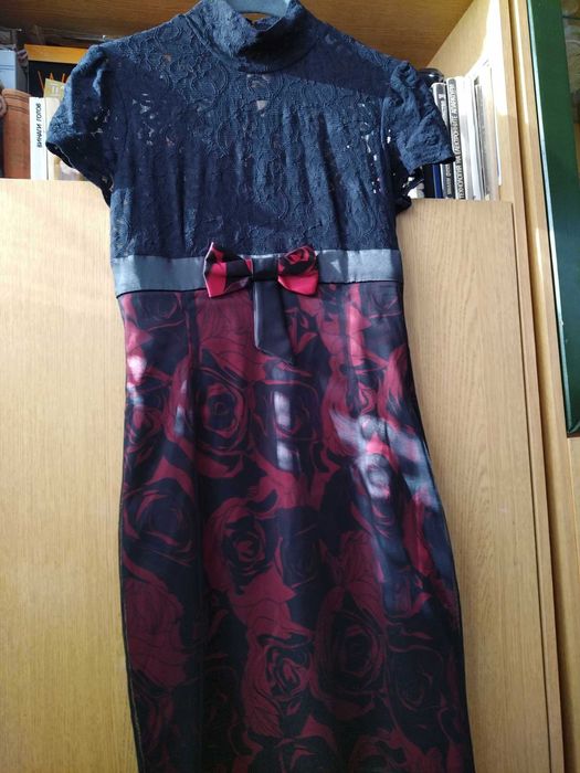 Елегантна рокля със сако.