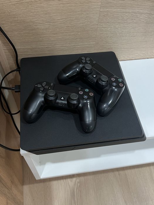 Playstation 4 slim