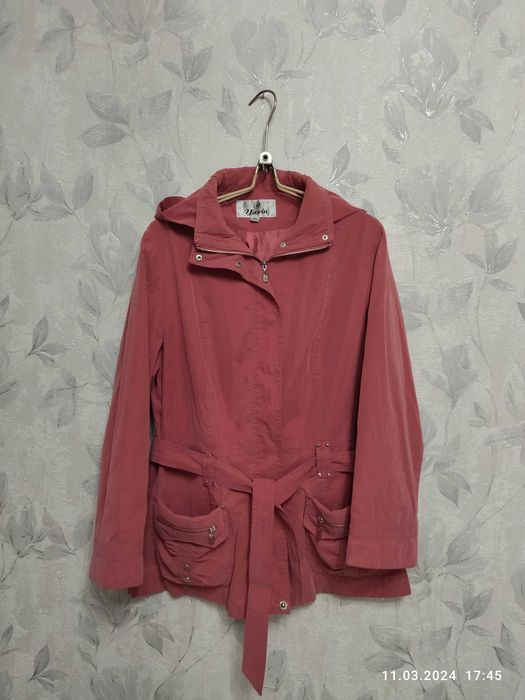 Ветровка, размер 48.