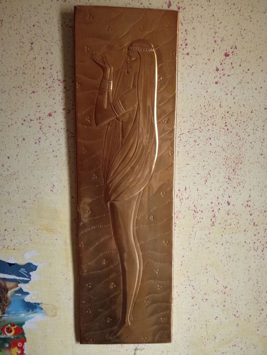 Чеканка, Девушка.