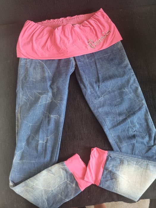 Blugi elastici model deosebit firma ocassion