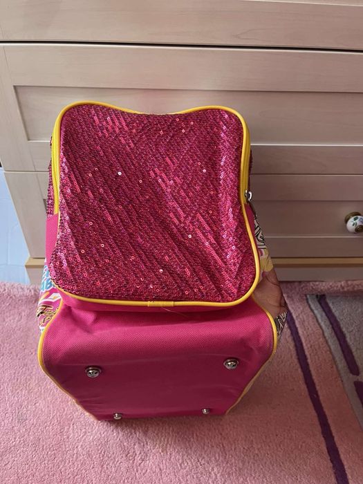 Светещи ролкови кънки BYOX и чанта за тях на Soy Luna