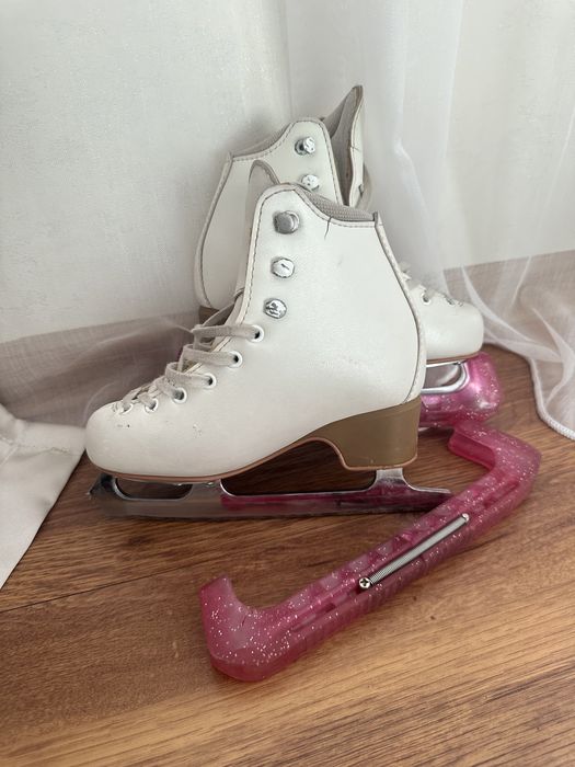 Продам коньки edea