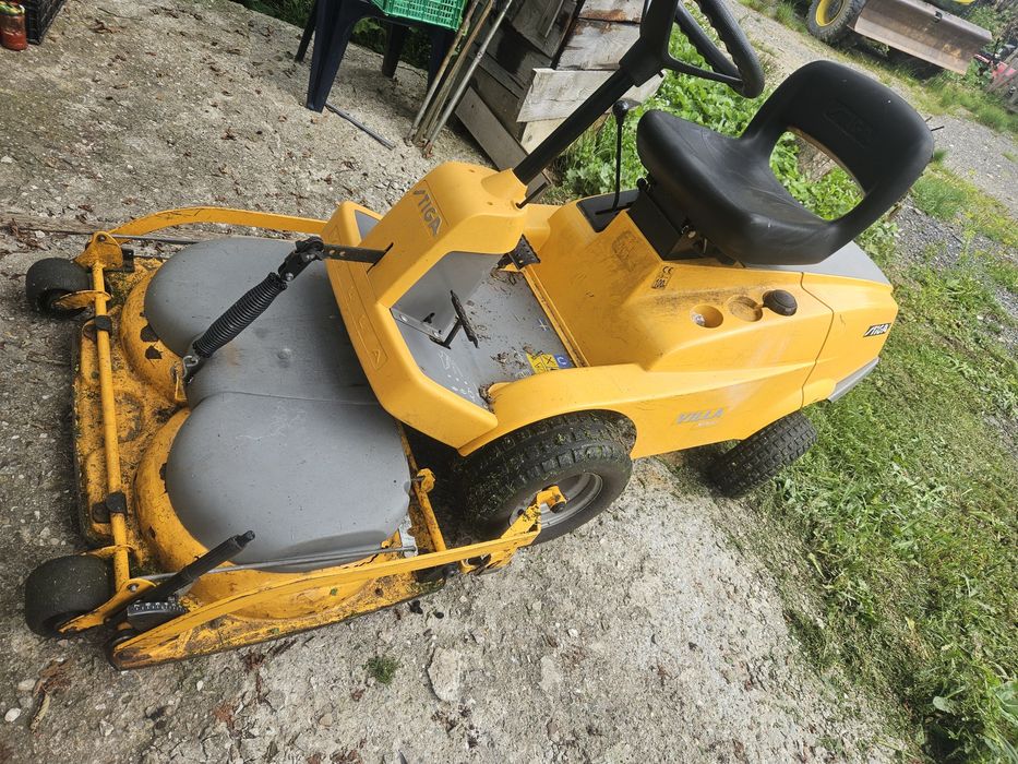 Tractor pentru tuns iarba