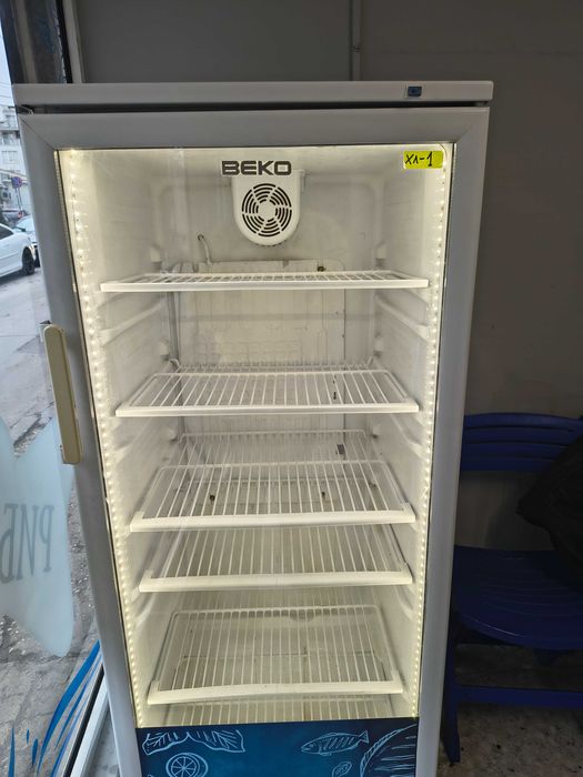 Вертикална хладилна витрина BEKO
