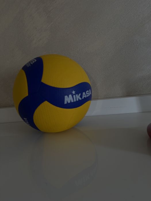 Продавам отигинал волейболна топка микаса