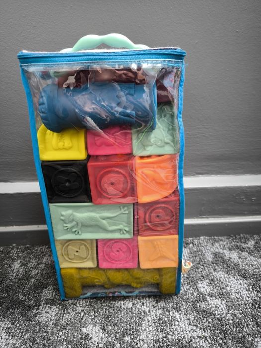 Vând joc din cuburi