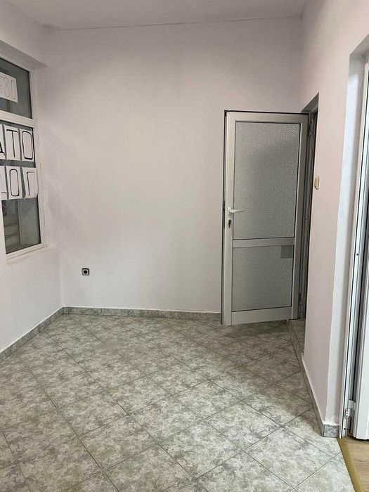 Дава се под наем Офис в Генерал Тошево - 40 кв.м за 204 € - Снимка #11
