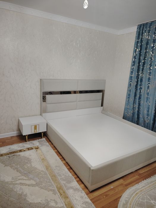 кровать, туалетный столик