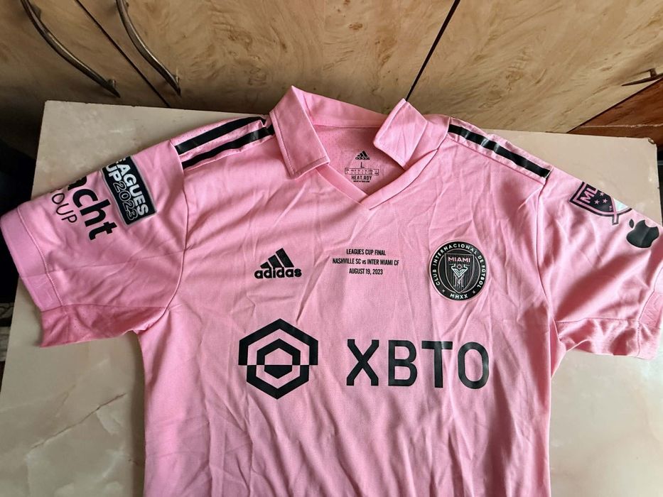 Tricouri de fotbal noi cu eticheta
