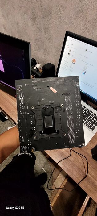 Материнская плата на 1155 совете