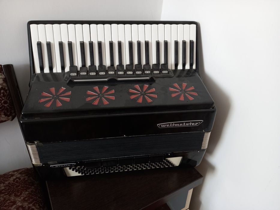 Аккордеон Weltmeister  в хорошем состоянии