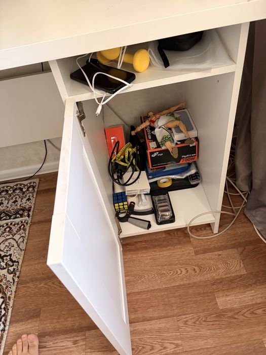 Письменный стол белый