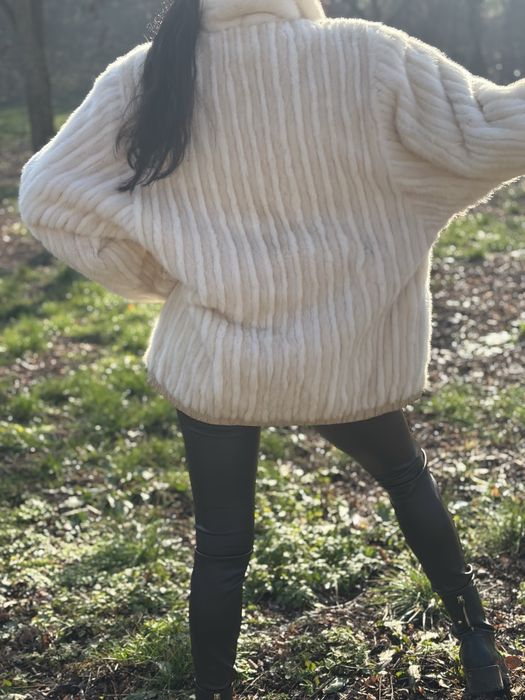 Бяло палто норка