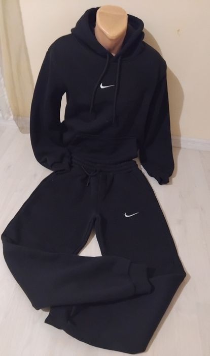 Trening gros pentru fete si baieti de la Nike.