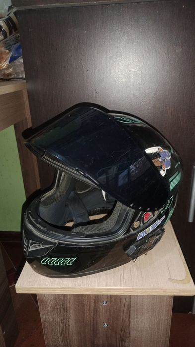 Шлем с гарнитурой  и с телефон держатель