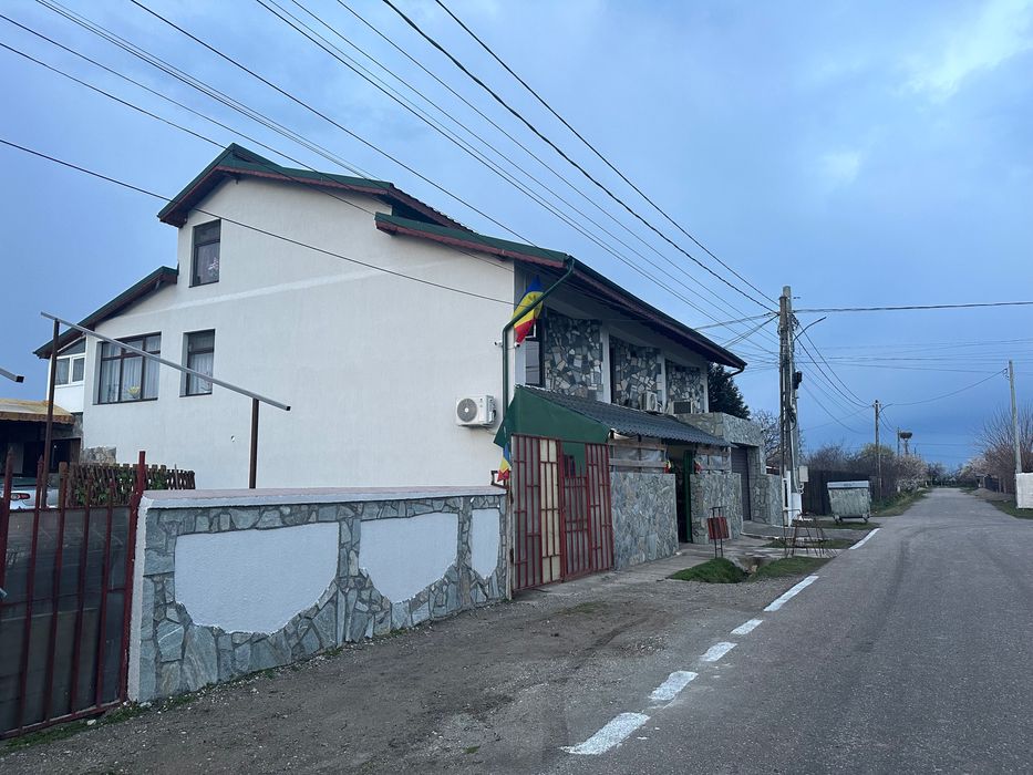 Vând casă cu afacere pe rol