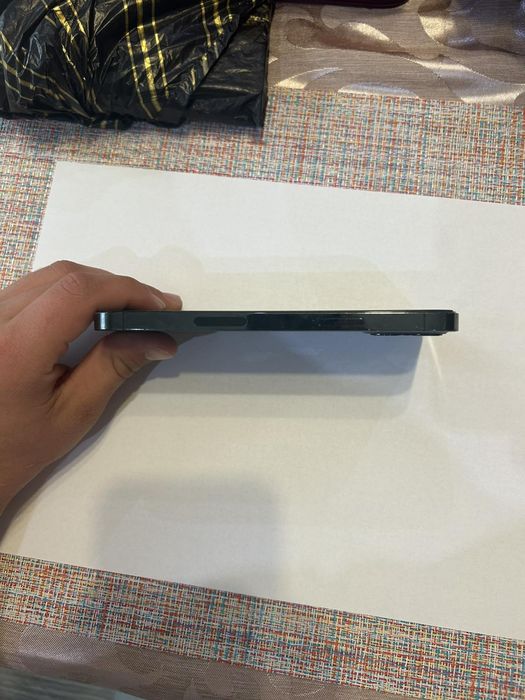 телефон iPhone 12