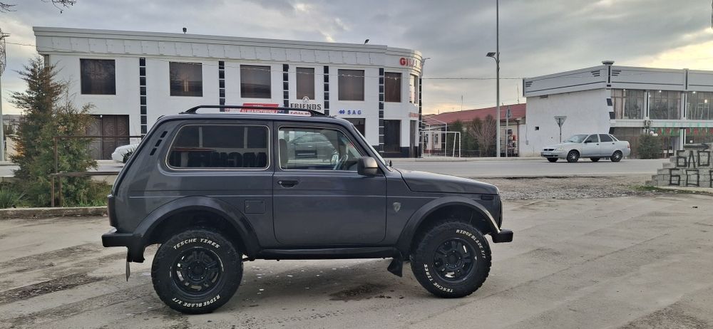Niva bronto 4×4 .