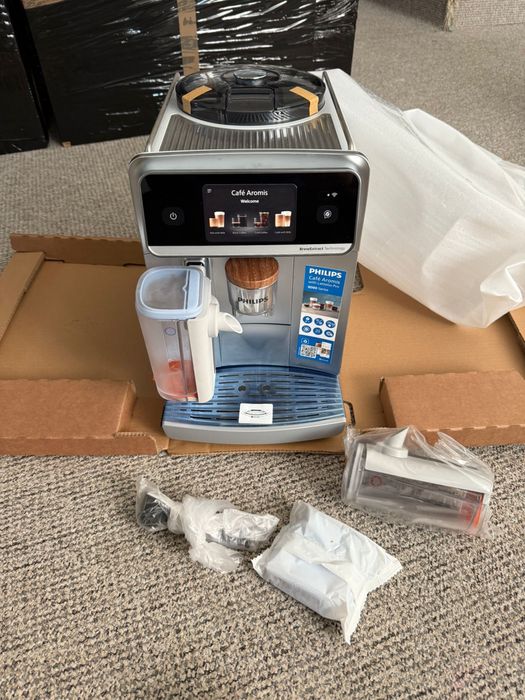 Espressor automat PHILIPS Cafe Aromis Seria 8000 EP8757/20 Nou