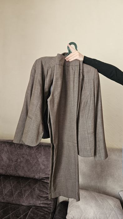 Продам костюмы ...