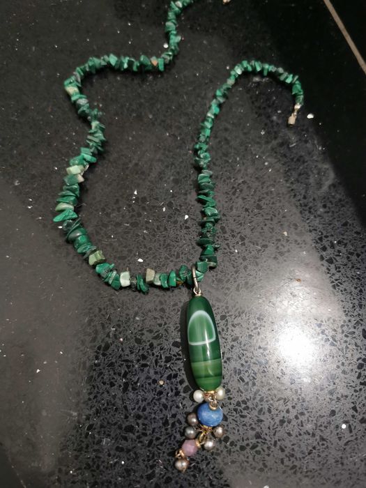 Colier malachit cu  agat  verde albastru bicolor perle negre 45 cm