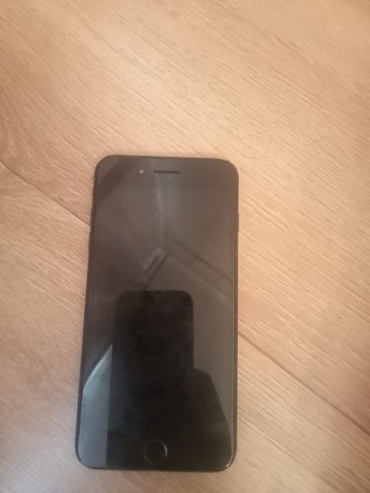 продам  айфон  7+