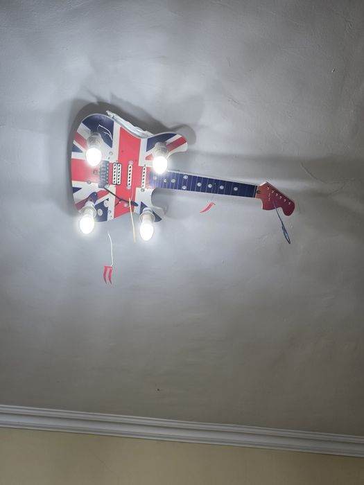 Продам люстру в детскую.