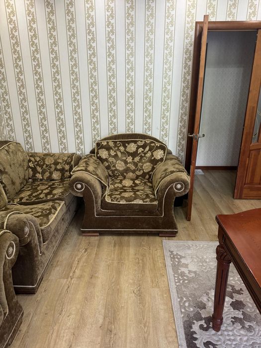 Срочно Продам диван с 2 креслами