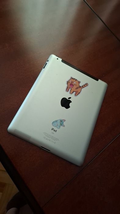 Обменяю два устройства samsung s23 ultra и ipad 4