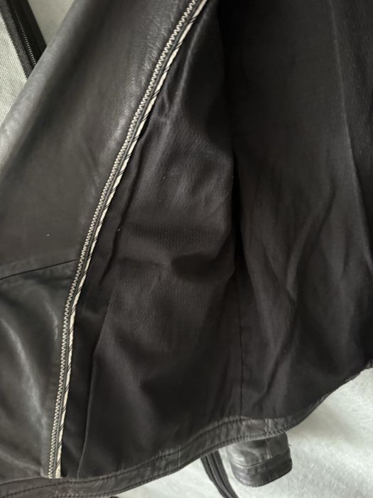 Продам кожаную куртку Massimo Dutti