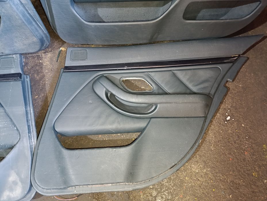 Обшивки дверей на BMW E39 кожа