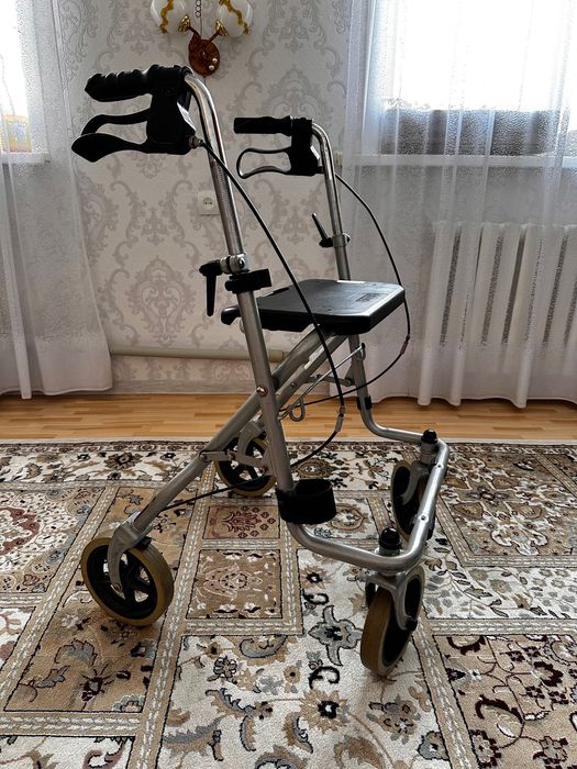 Ходунки взрослые на колесах