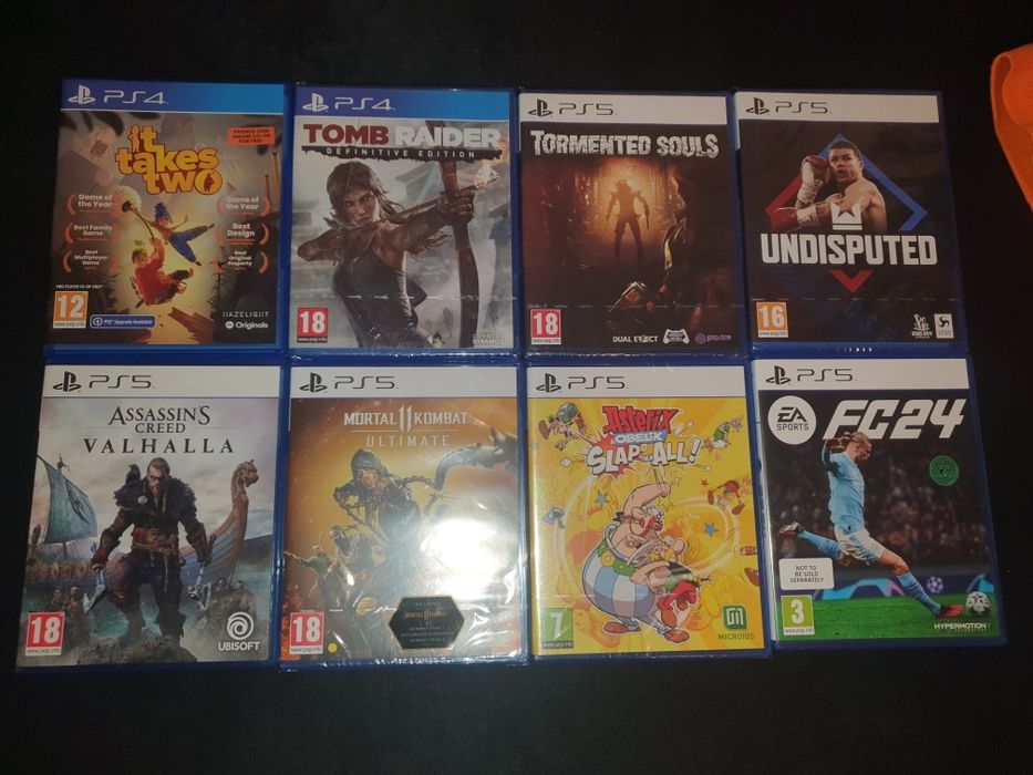 PlayStation 5 с 2 джойстика и 8 игри плюс стойка!