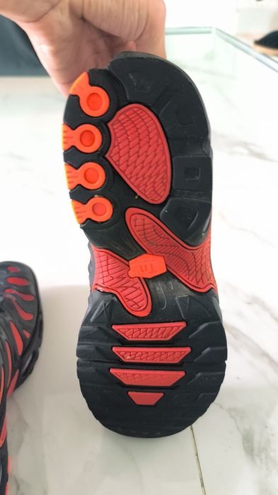 Nike TN Air Max Plus Drift 42.5 Black Red aproape noi
