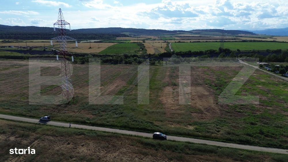 Teren intravilan 2.056 mp | Doua fronturi stradale | Zona rezidentiala