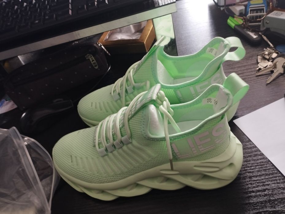 Adidași noi mărimea 38