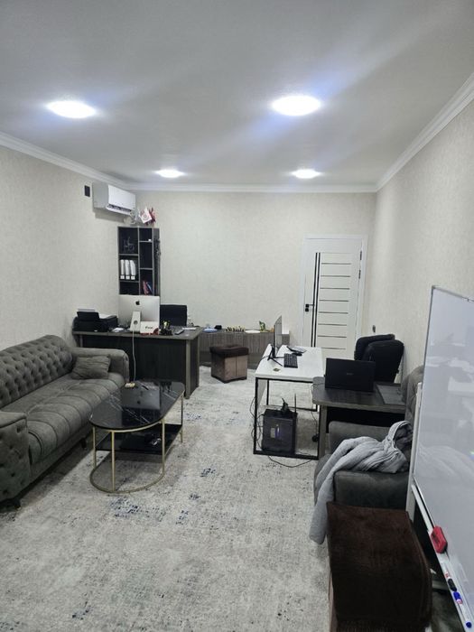 Жомий, ул. Карасарай, здание 810м2 под бизнес с подвалом, парковка.