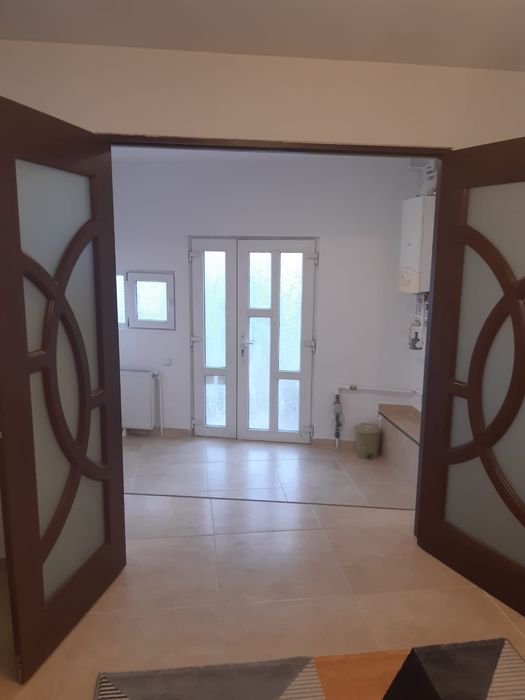 Inchiriez casa in Rosu