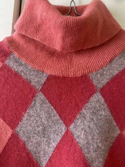 Вълнен дамски пуловер поло яка