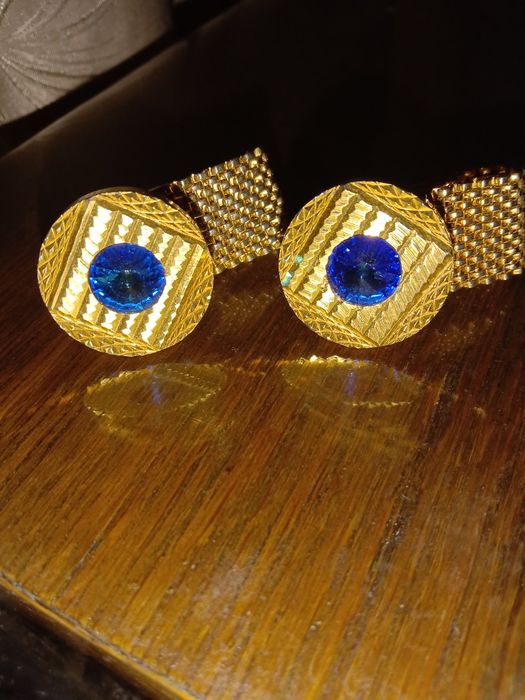 Мужские запонки  и женские украшения, бусы